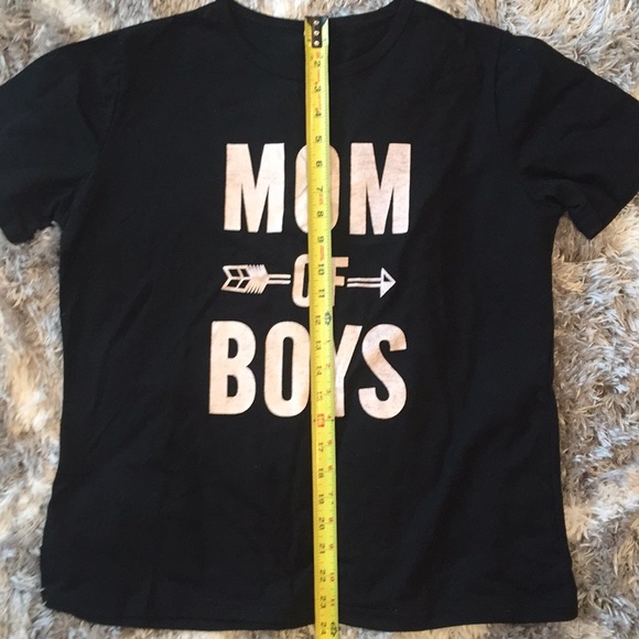 ❤️BRAND NEW❤️ MOM OF BOYS t-shirt - Picture 5 of 6